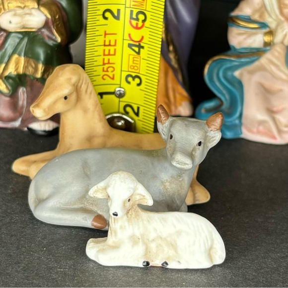 Scott's Porcelain 11 piece Nativity Christmas set with wood base. - Picture 11 of 16